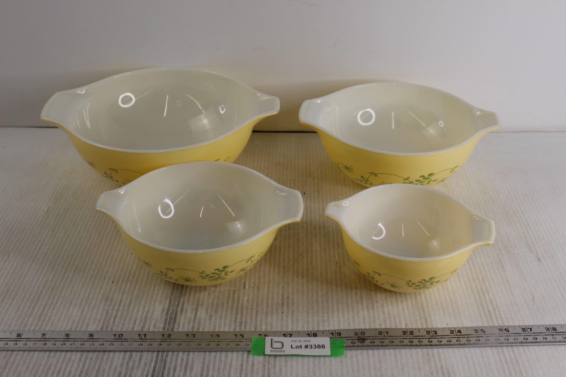 Set of (4) Pyrex Nesting Mixing Bowls - Shenandoah Cinderella Yellow ...