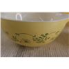 Image 2 : Set of (4) Pyrex Nesting Mixing Bowls - Shenandoah Cinderella Yellow, Complete