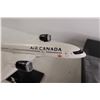 Image 2 : Air Canada Dreamliner Plastic Boeing 787 Model to Scale with Presentation Case