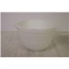 Image 2 : (2) Pyrex Mixing Bowls with Pouring Lip