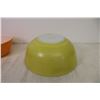 Image 6 : (3) Pyrex Mixing Bowls Brown, Harvest, Yellow, 3 Sizes (401,402,404)