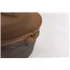 Image 4 : #7 Footed Cast Iron Pot with Handles and Lid - 9" Diameter, 7" Tall