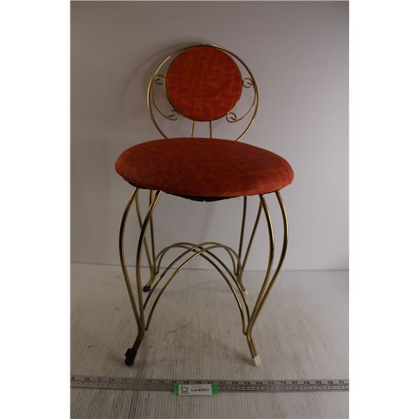 * 17" x 13" Makeup Chair