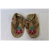 Image 6 : Vintage Indigenous Beaded Lined Leather Shoes