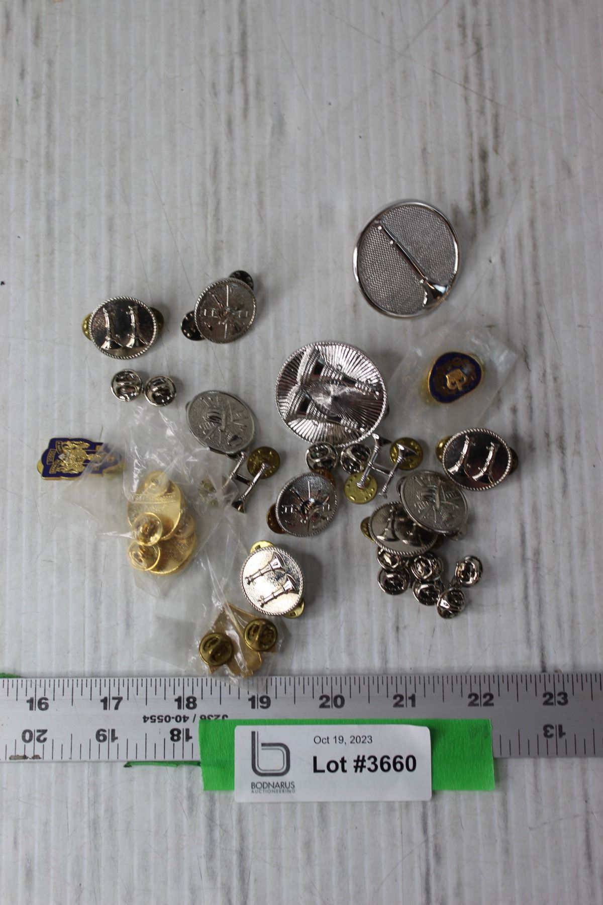 Assorted Pins - Bodnarus Auctioneering
