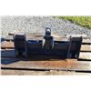 Image 4 : Kubota hydraulic QT bracket to fit Kubota R320 industrial loader, (AK8649)