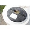 Image 4 : Unknown 550 gallon poly tank, vertical