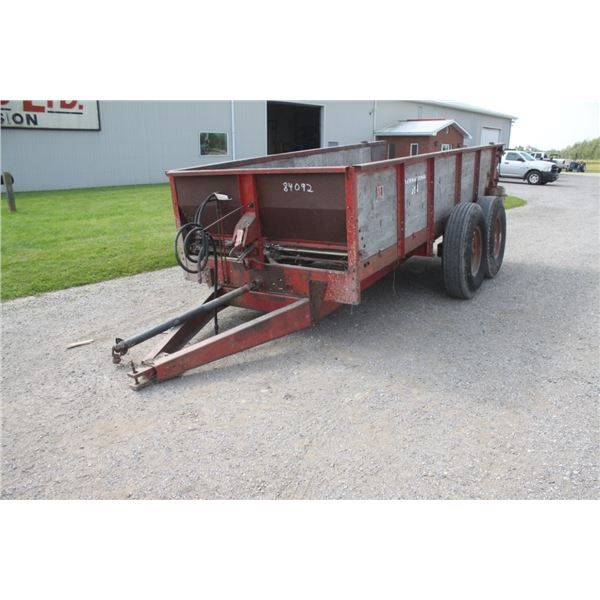 Int 580 tandem axle manure spreader, incomplete, parts unit
