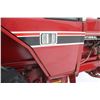 Image 15 : Int 986 2wd tractor, cab, air, 18.4x38, 2 remotes, 4808 hours, 1981 model, local estate
