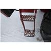 Image 19 : Int 986 2wd tractor, cab, air, 18.4x38, 2 remotes, 4808 hours, 1981 model, local estate