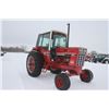 Image 4 : Int 986 2wd tractor, cab, air, 18.4x38, 2 remotes, 4808 hours, 1981 model, local estate