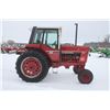 Image 5 : Int 986 2wd tractor, cab, air, 18.4x38, 2 remotes, 4808 hours, 1981 model, local estate