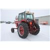 Image 8 : Int 986 2wd tractor, cab, air, 18.4x38, 2 remotes, 4808 hours, 1981 model, local estate