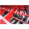 Image 15 : Int 5100 21 run seed drill, double disc, grass box, one owner, nice
