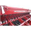 Image 9 : Int 5100 21 run seed drill, double disc, grass box, one owner, nice