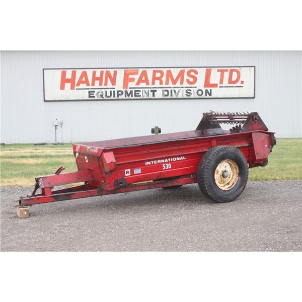 Int 530 single axle manure spreader, double beater, one owner