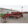 Image 2 : Case 5400 15' minimum till dril, 5000 coulter caddy, marker arms, double disc, press wheels, rear hi