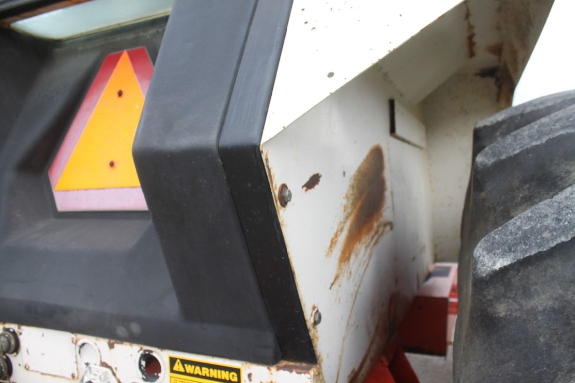 Case 2290 4wd tractor, cab, air, powershift, 2 remotes, 20.8x38, 5734