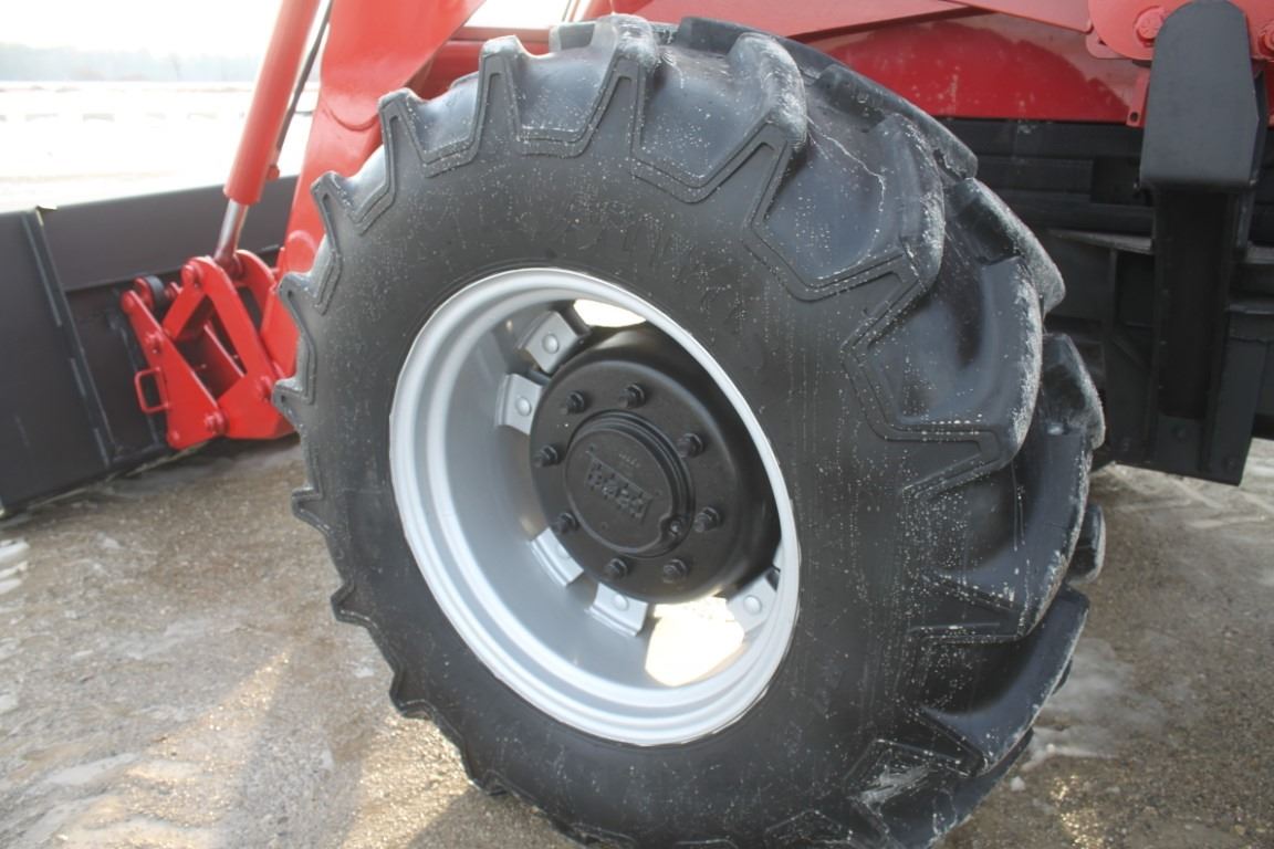 Case/Int 5130 4wd tractor, cab, air, 18.438, 2 remotes, 510 loader