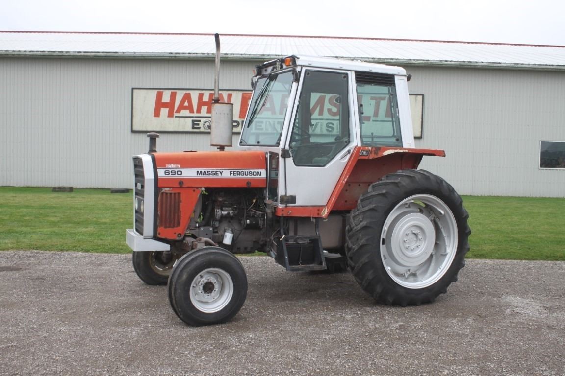 MF 690 2wd tractor, cab, 2 remotes, 15.5x38, 4268 hours