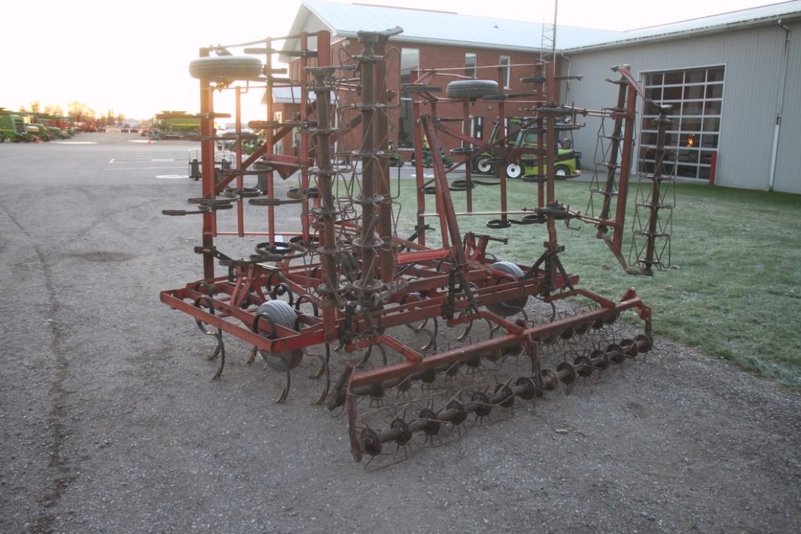 Kongskilde 18' hydraulic folding cultivator, double rolling baskets, 3pth