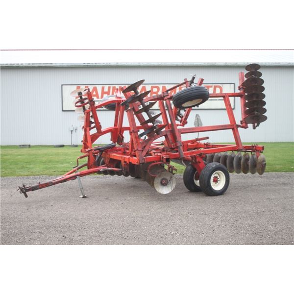 MF 820 18' hydraulic folding disc, rock flex