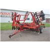 Image 2 : MF 820 18' hydraulic folding disc, rock flex