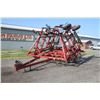 Image 2 : Int 4600 28' cultivator, Buhler 3 bar coil harrow, rear hitch with hydraulics, one owner
