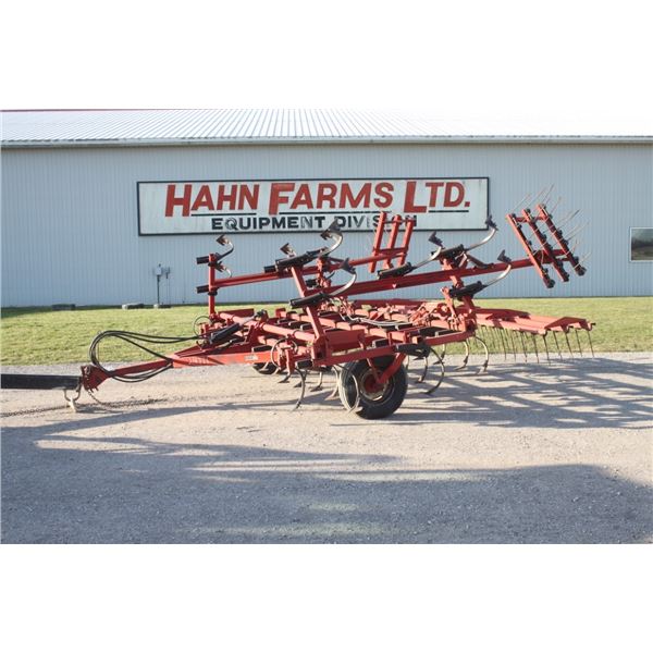 Int 4500 17 ' hydraulic folding cultivator, 3 bar coil harrow, one owner, local trade
