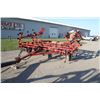 Image 2 : Int 4500 17 ' hydraulic folding cultivator, 3 bar coil harrow, one owner, local trade