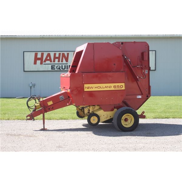 New Holland 650 round  baler, auto wrap, floatation tires, monitor, well maintained, one owner