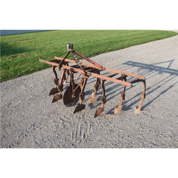 Ferguson 7', 3pth, 11 shank cultivator
