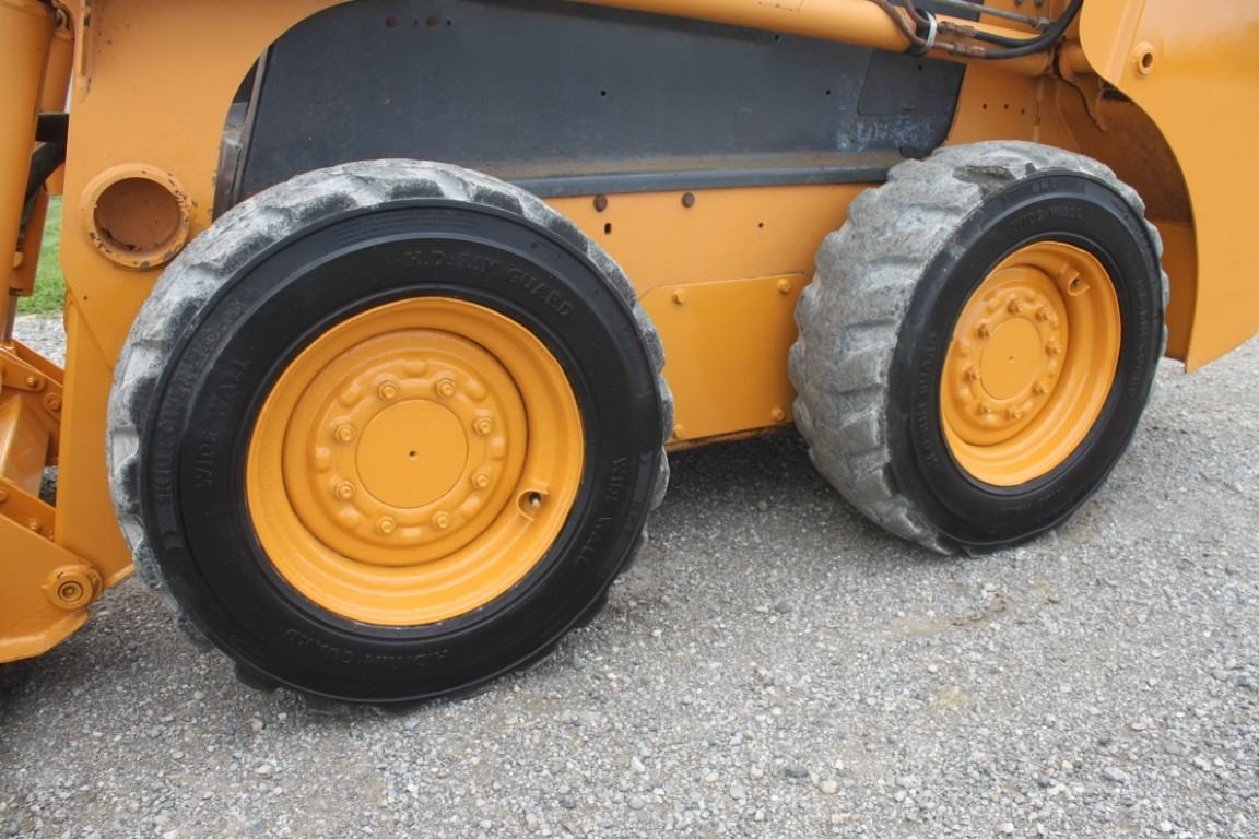 Case 420 Series III skidsteer, 2speed, rops, hand controls, aux hyd, 6