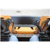 Image 14 : Case 420 Series III skidsteer, 2-speed, rops, hand controls, aux hyd, 6' bucket, 1012 hours showing
