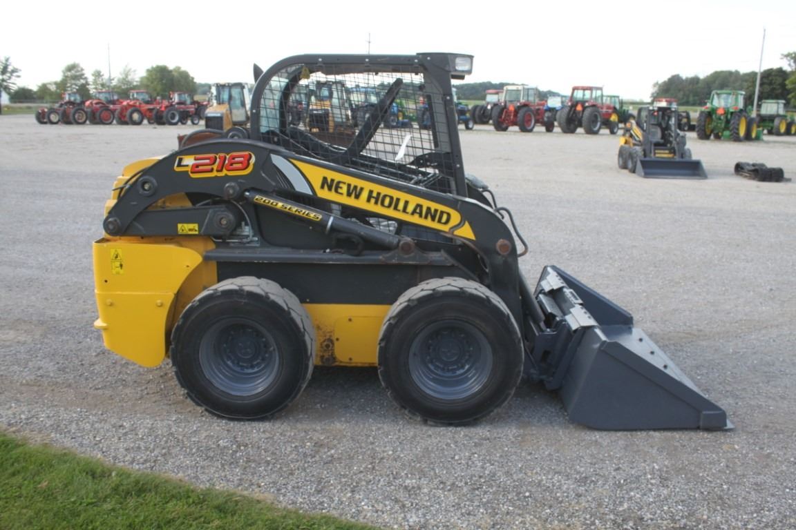 New Holland L218 skidsteer, rops, 2 Speed, aux hyd, 12-16.5, 72