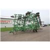 Image 2 : JD 2210 44.5', 5 section hydraulic folding cultivator, 5 bar spike floating harrow, knock off sweeps