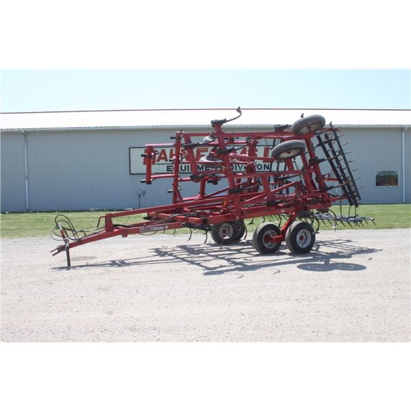 Case/Int 4300 25' cultivator, 3 bar spike harrow, rear hitch and hydraulics, walking tandems, one ow