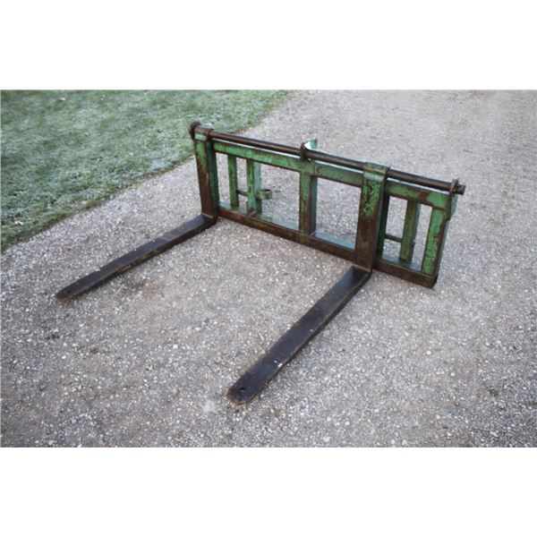 JD 42" pallet forks to fit JD 245/265 loader