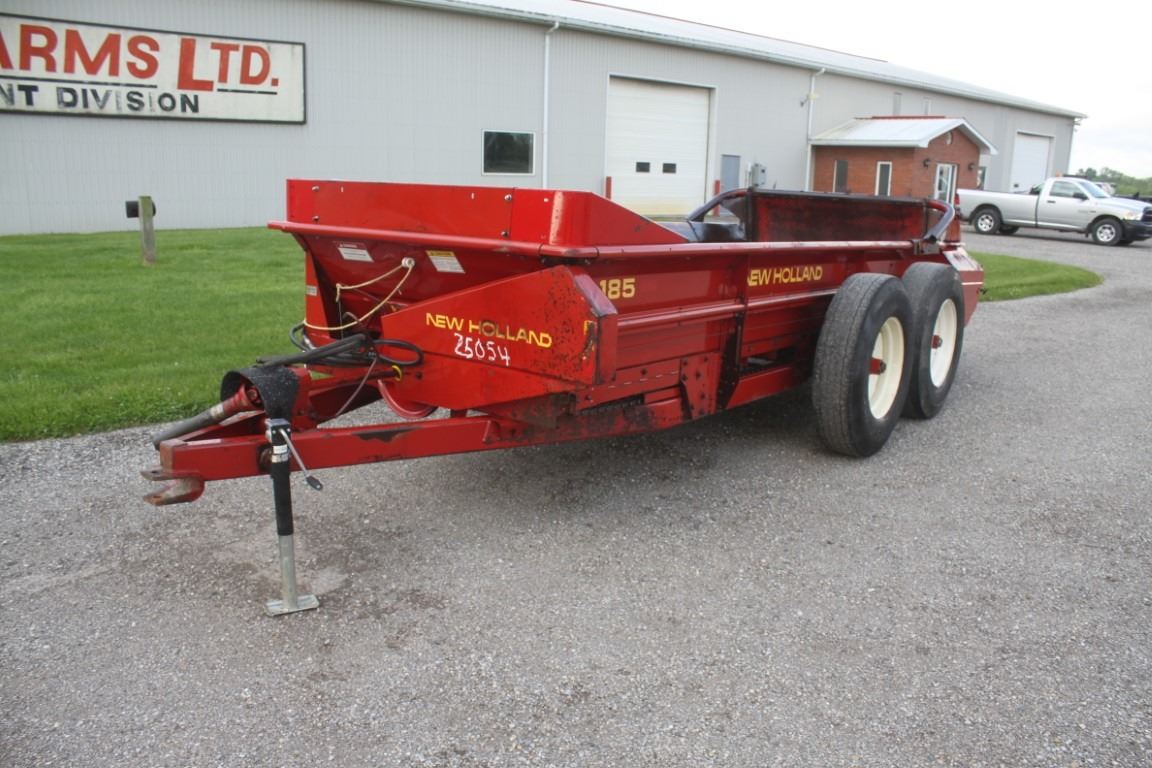 New Holland 185 tandem axle manure spreader, endgate, top beater poly floor