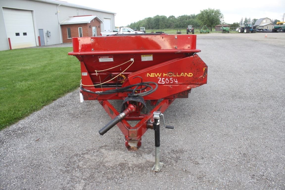 New Holland 185 tandem axle manure spreader, endgate, top beater poly floor