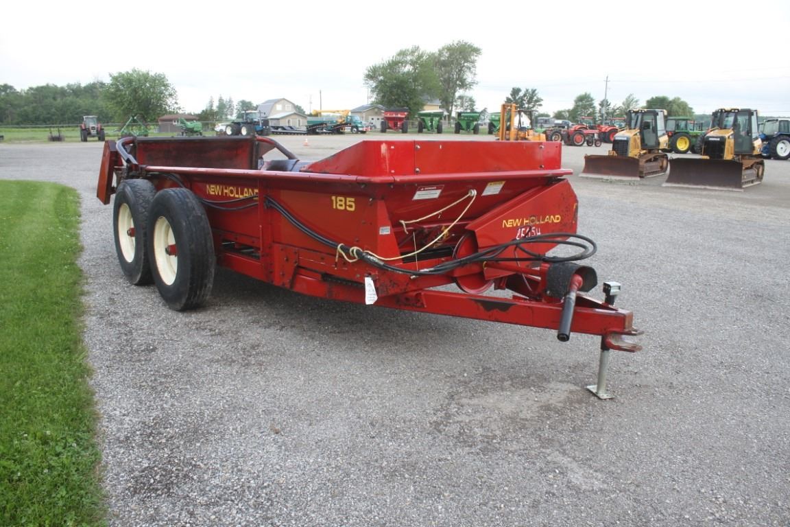 New Holland 185 tandem axle manure spreader, endgate, top beater poly floor