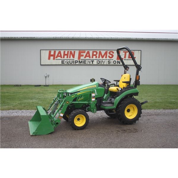 2022 JD 2025R 4wd compact tractor, 120R loader, R-4 tires, Hydro, deluxe seat, 173 hours