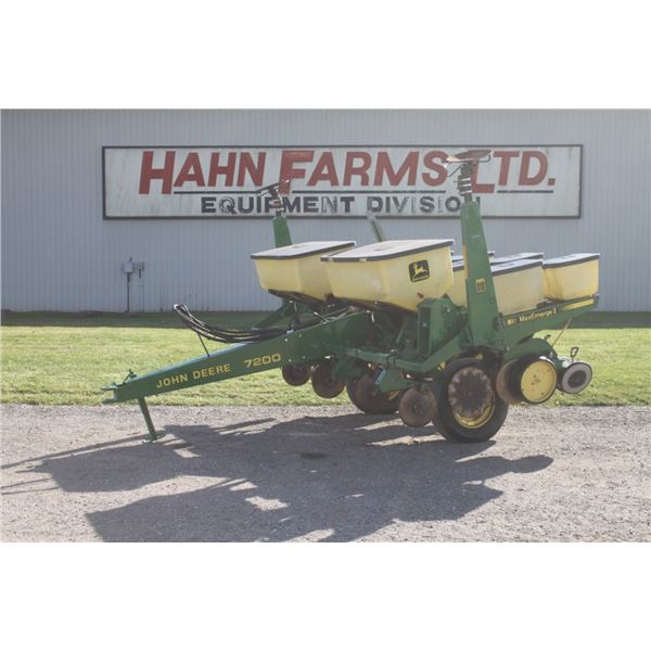 JD 7200 MaxEmerge2, 4 row, 30" corn planter, NoTill coulters, monitor, dry fertilizer, insecticide,