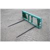 Image 4 : JD 2 prong bale spear, 5000 series hook up, off local estate