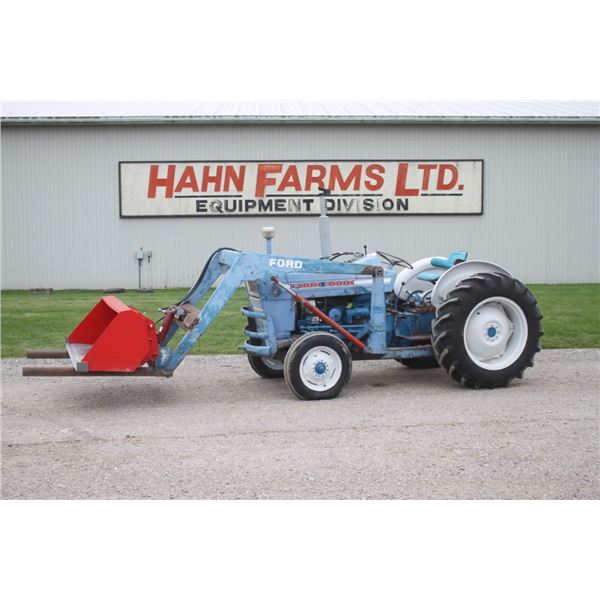 Ford 3000 2wd tractor, diesel, power steering, 13.6-28, Ford loader with bale handler and 5' materia