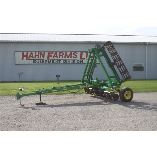 JD 200 23' hydraulic folding crumbler, light kit, local estate