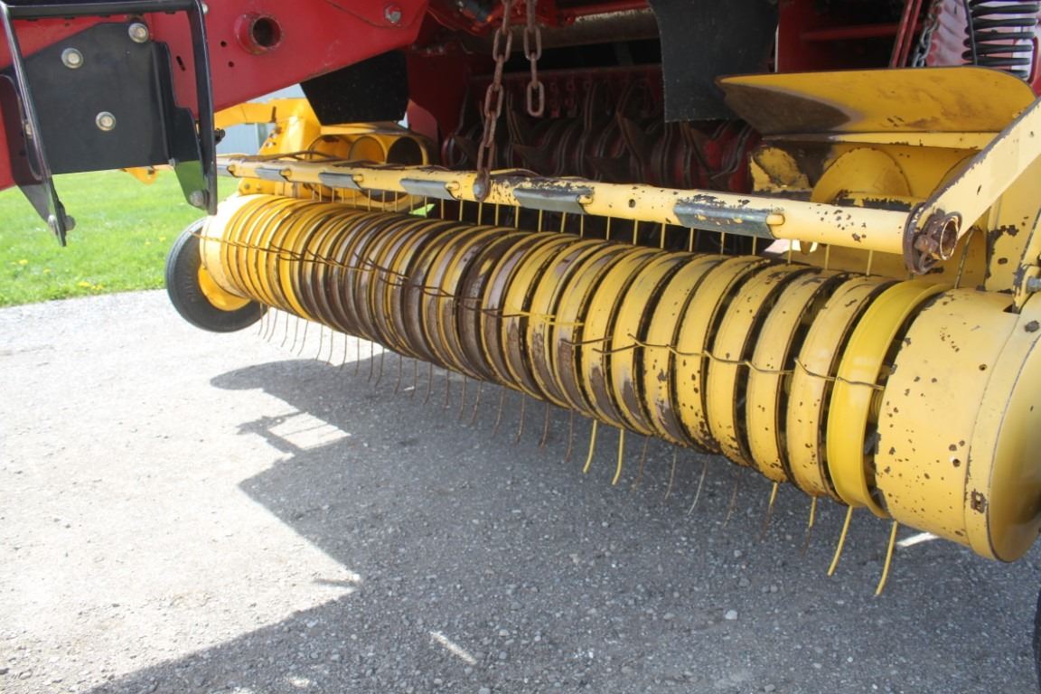Bale Ramp Pre Cutter New Holland BR740A round baler, crop cutter, Xtrasweep pick-up, net ...