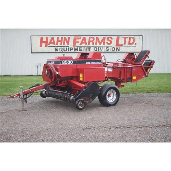 Case/Int 8530 Inline small square baler, CIH 8511 thrower, one owner