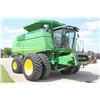 Image 4 : JD 9770 STS bullet rotor combine, Contour-Master, fine cut chopper, 3-speed hydro