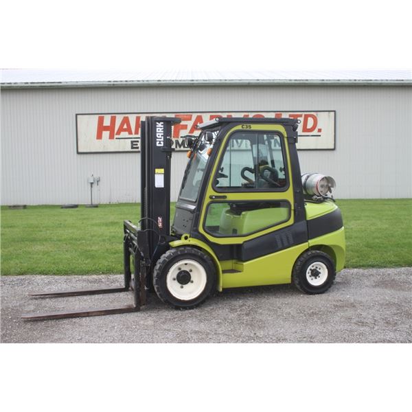 Clark C35L LPG Forklift, cab, 3 stage low profile mast, hyd fork adjust, side shift, 540 hours, well